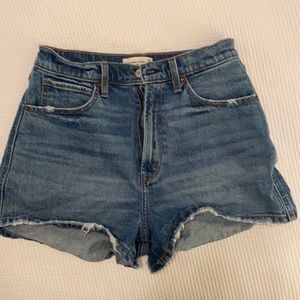 Abercrombie & Fitch Ultra High Rise Mom Short
